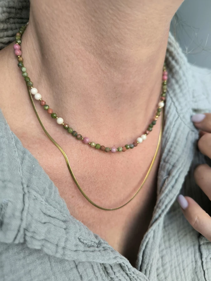 Choker Sylva na szyi